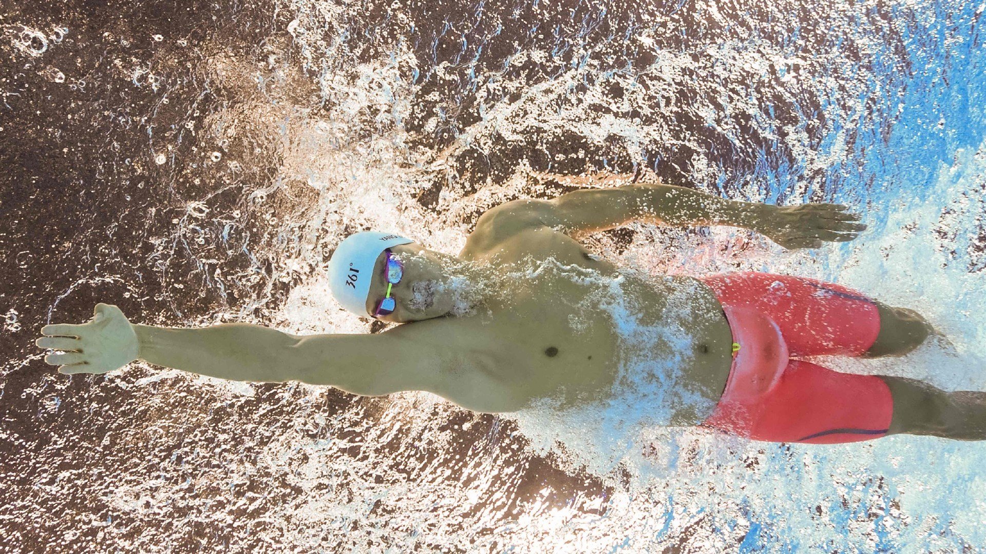 综合体育系“混合接力班级冠军赛” 男女生按比例搭配出场