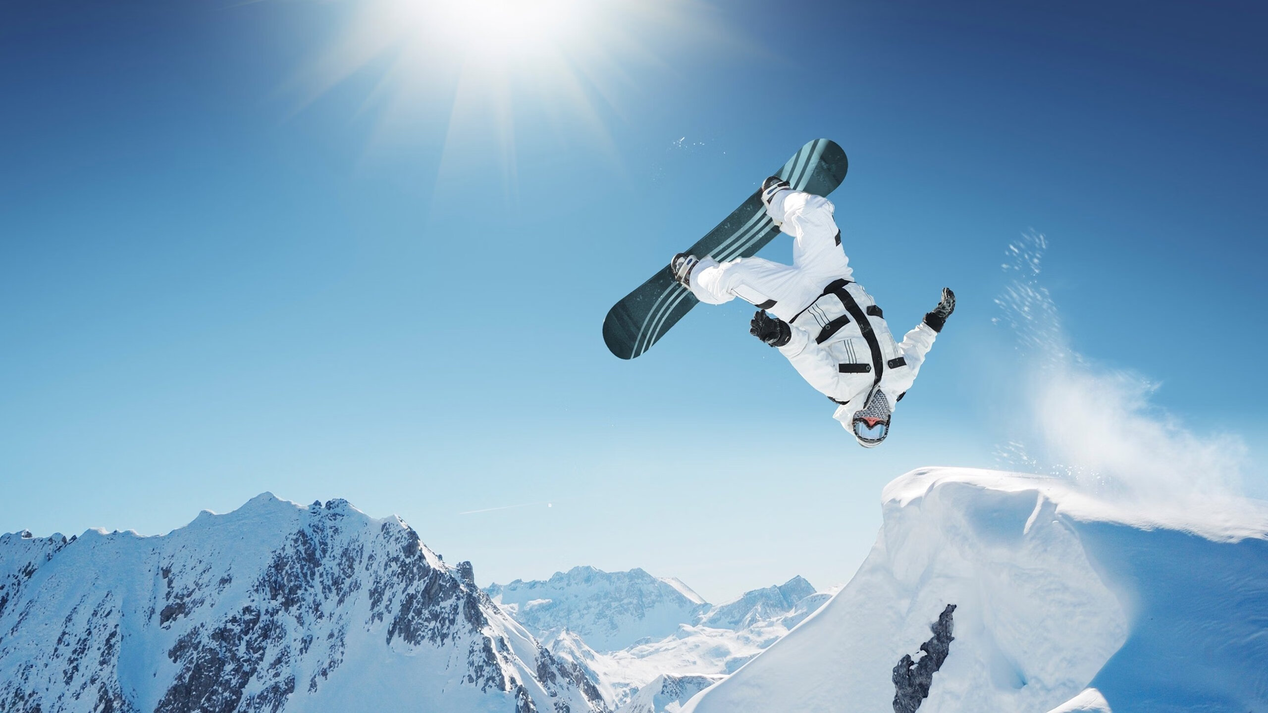 花式台球秀赛 连续反弹入袋动作如同魔术表演